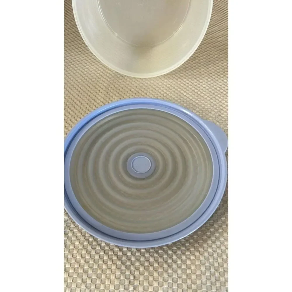 Tupperware Stuffable Bowl Large Deep Round 8 Cups  Light Blue  Round Lid